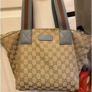 Gucci tote. Authentic Gucci. Hardly used in excellent condition.